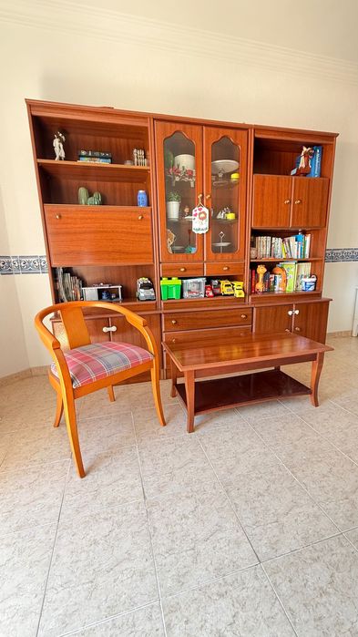Estante para Sala com Mesa de Centro e Cadeira