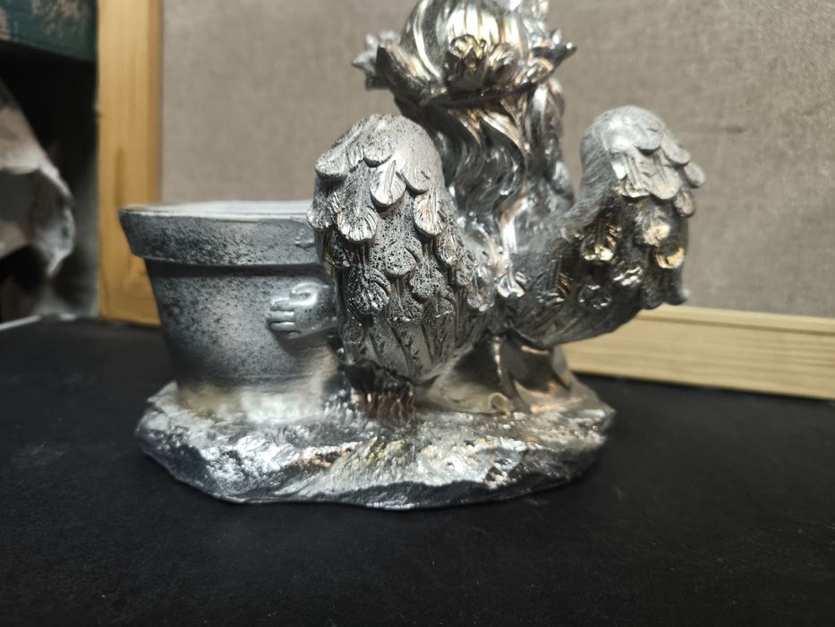 Anjo decorativo com vaso
Peça decorativa em formato de anjo com um peq