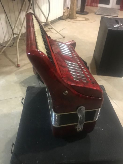 Vendo acordeão a 3 voz muito bonito e afinado por um profissional