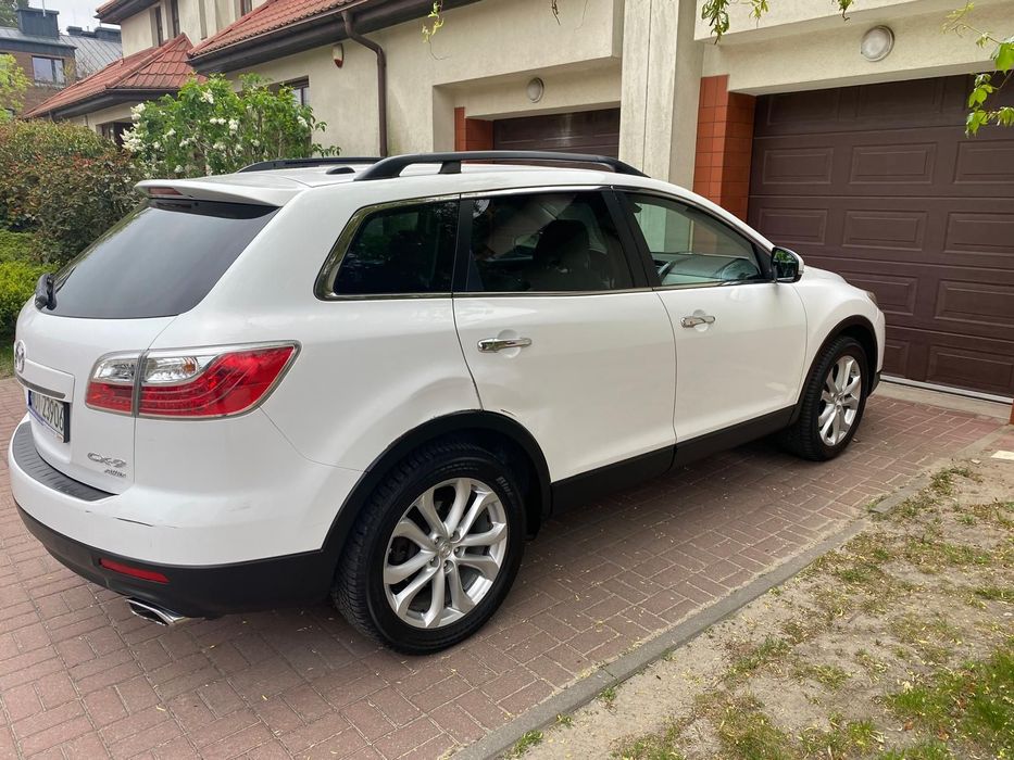 Mazda CX-9 Auto tuż po przeglądzie technicznym.