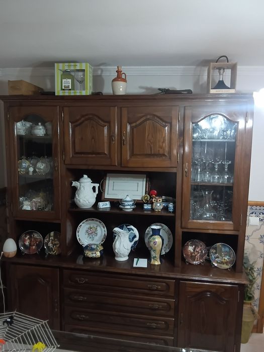 Mobel de sala com portas de vidro