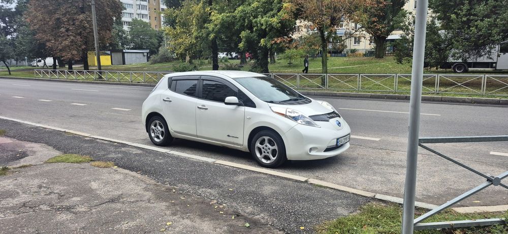продам Nissan Leaf Metallica Белый