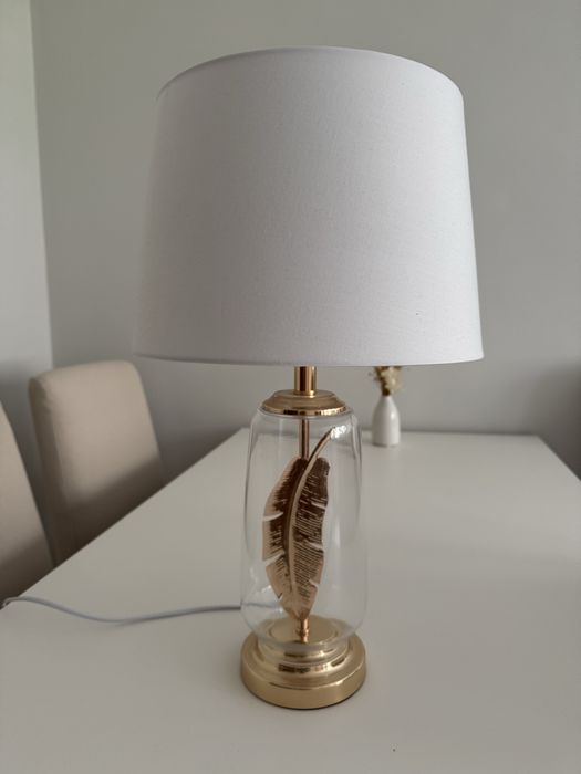 Elegancka lampa stołowa home&YOU złota z liściem