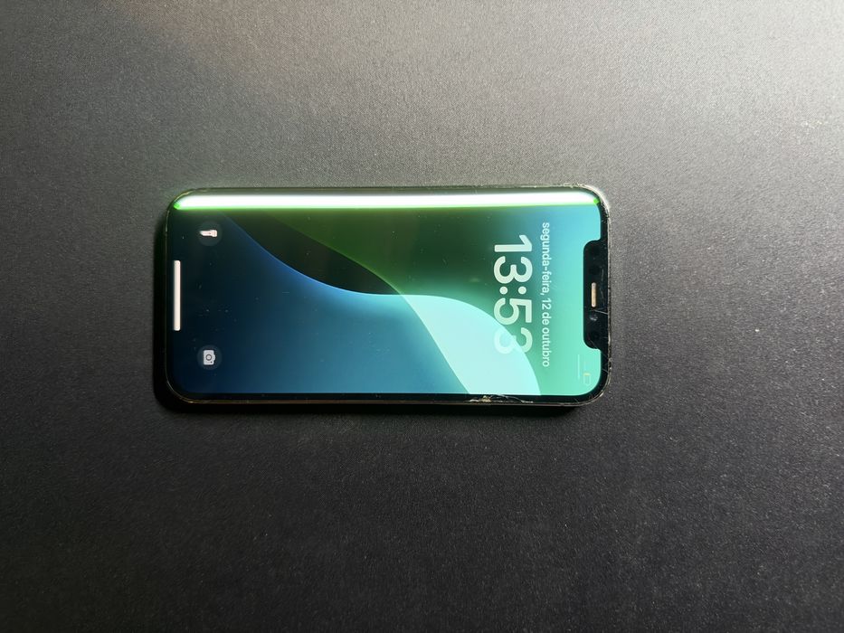 IPhone 12 danificado