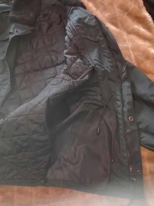 Casaco tipo militar, impermeável, tamanho L e alcochoado