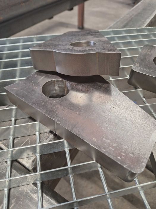 Cięcie wodą, cnc, usługi spawalnicze, naprawy, konstrukcje