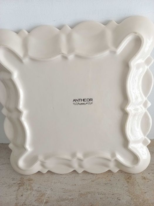 Prato de loiça  francesa, marca ANTHEOR .NOVO.