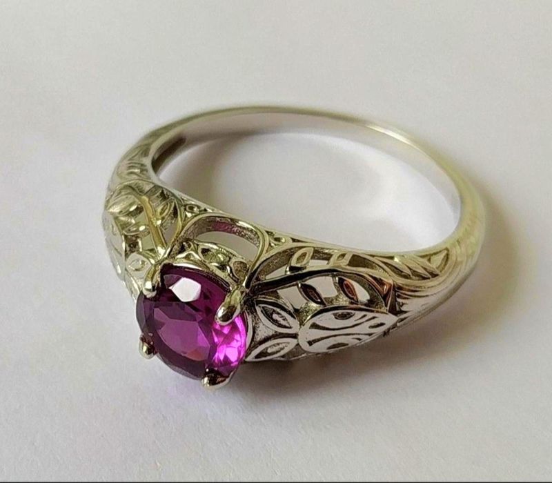 кольцо из серебра 925 пробы с  родолит гранатом -   6мм, 1 карат