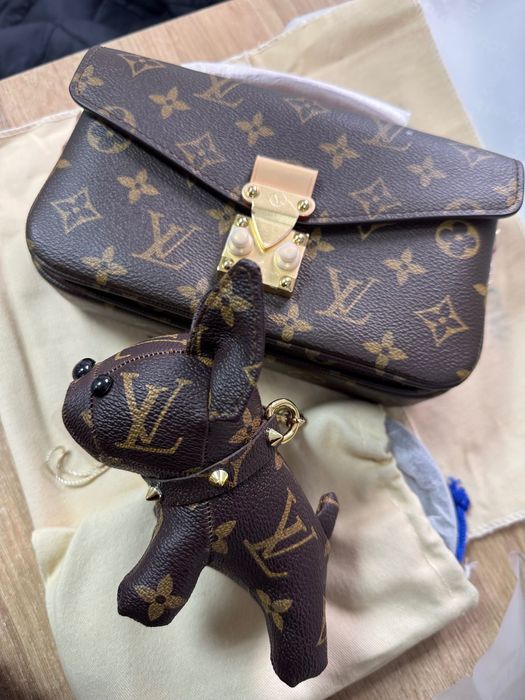 Louis Vuitton стильний брелок бульдожка