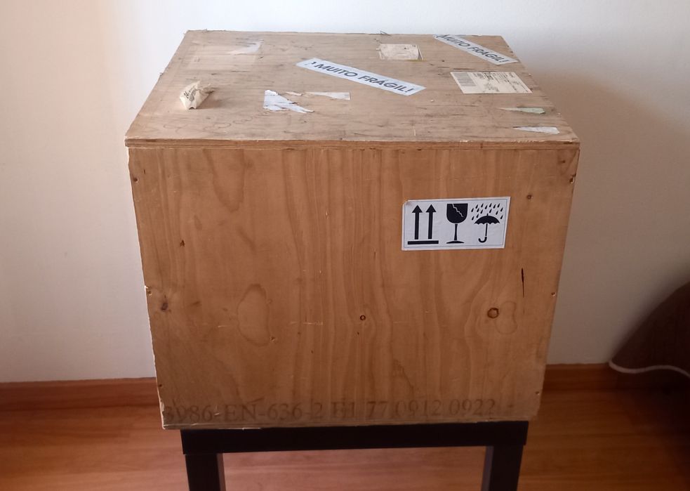 Caixa em contraplacado maritimo,  leve e muito resistente, 59x55x48cm