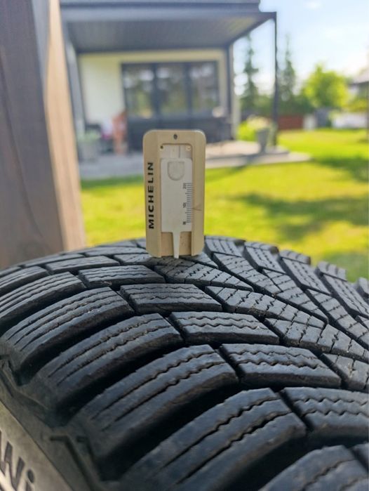 Alufelgi z oponami zimowymi KIA 17