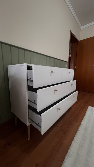 Cómoda com 4 gavetas - Nova