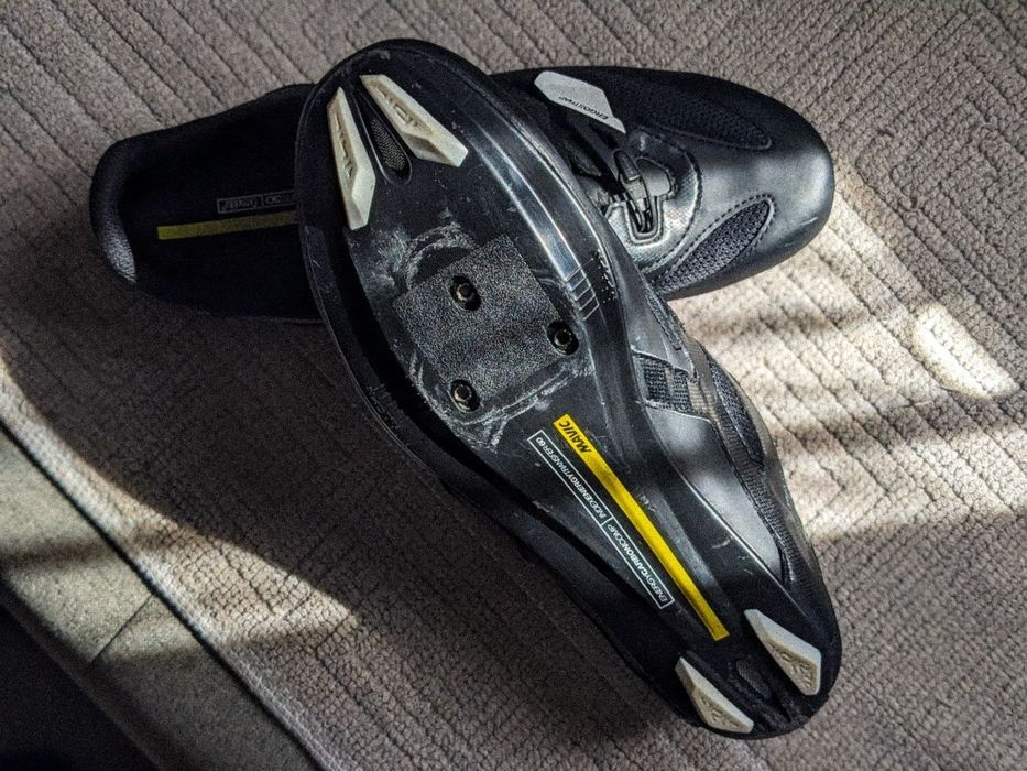Велосипедне шоссейне вело взуття Mavic Cosmic Elite та шолом Giro Aeon