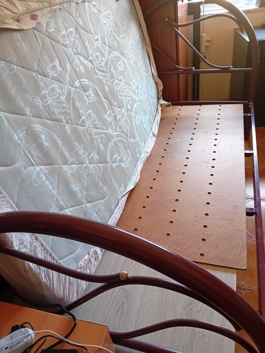 Cama de solteiro! Vendo as duas cama, em muito bom estadode conservação.  Estou a vender poiscestou de mudança...