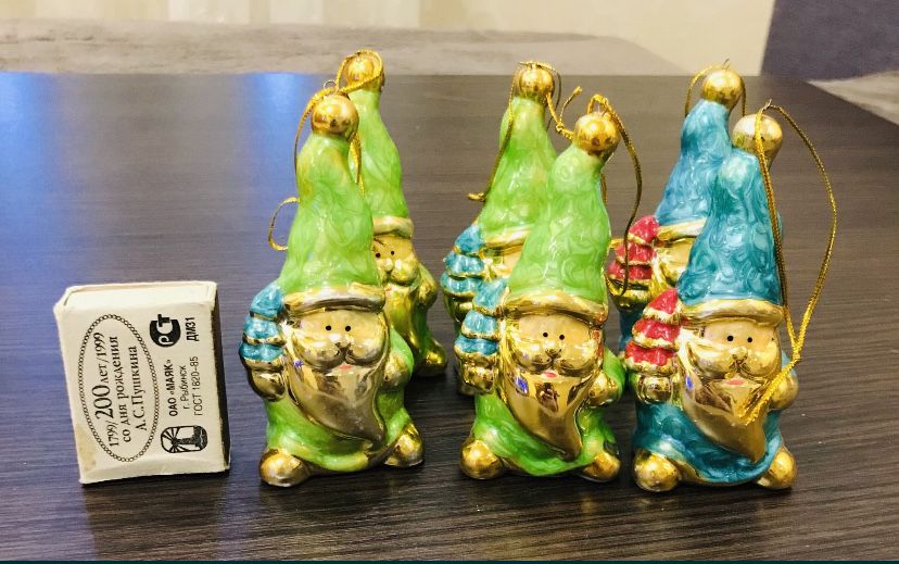 Продам новогодний декор, подсвечники, статуэтки