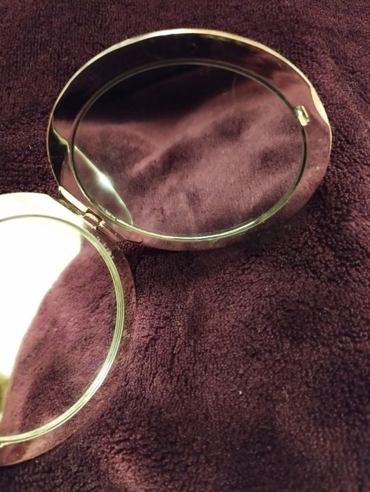 Люстерко з метеликом