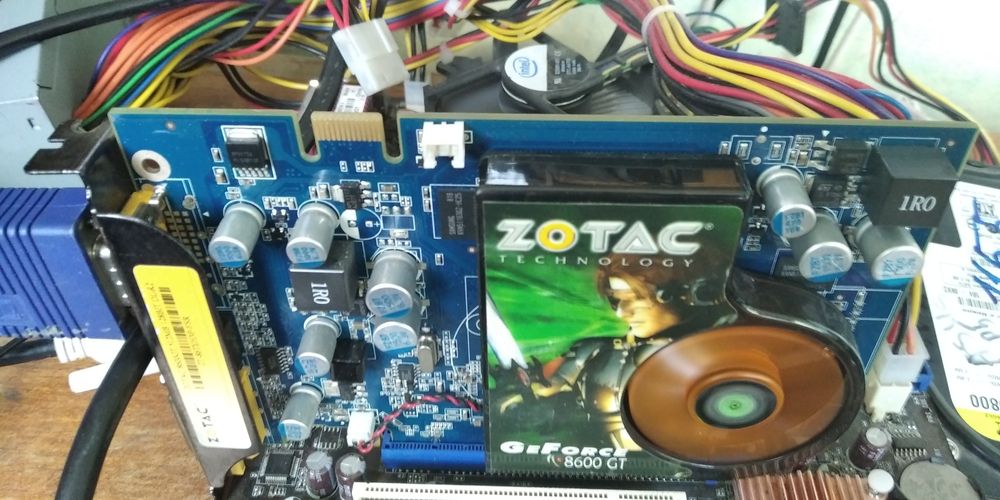 Видеокарта asus  GT9500