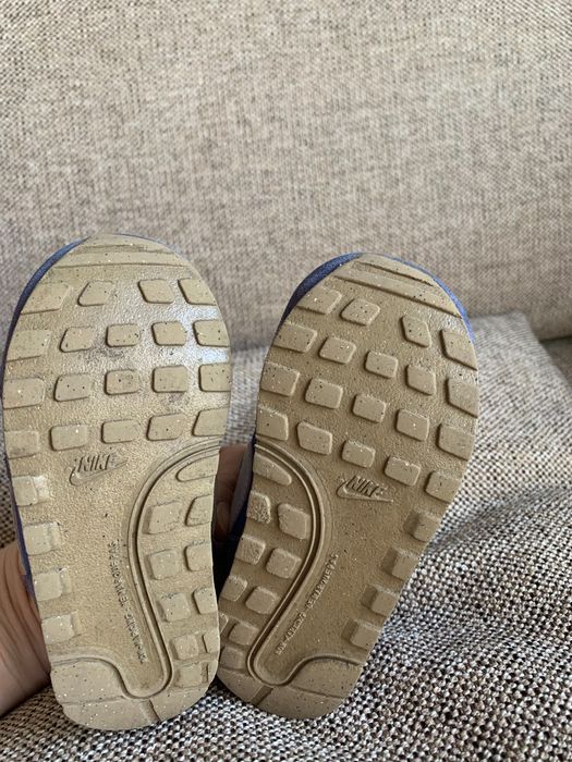 Продам кроссовки Nike