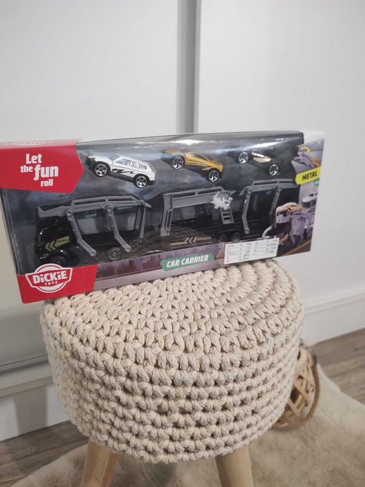 Zabawka transporter z autami autka samochodziki