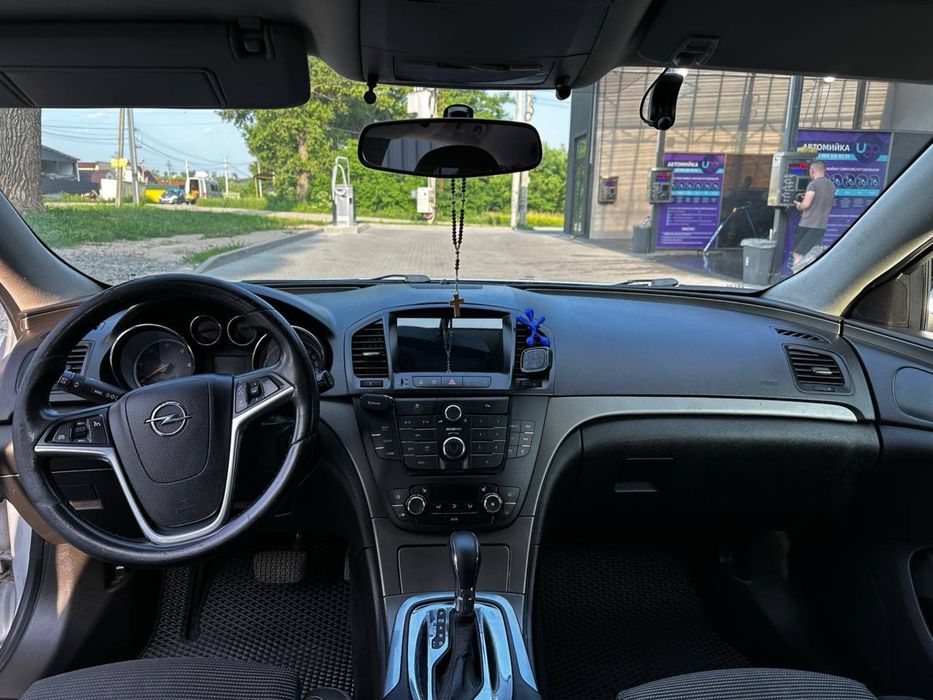 Опель інсігніі Opel Insignia 2011