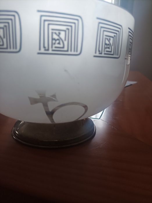 Crystal trophy with silk-screen printing and silver base