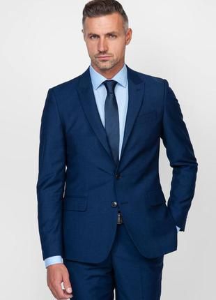 Два костюма по цене одного и рубашки в подарок