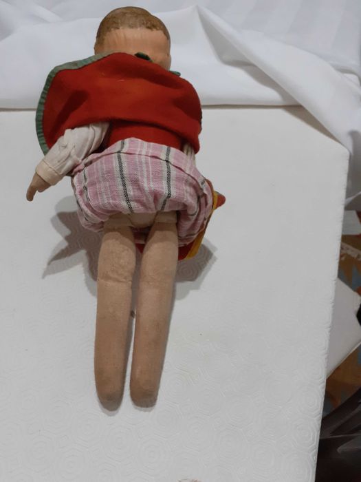 Boneca muito antiga de papier marche com traje da Ilha da Madeira