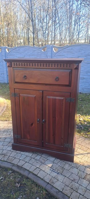 Stylowa komoda drewniana