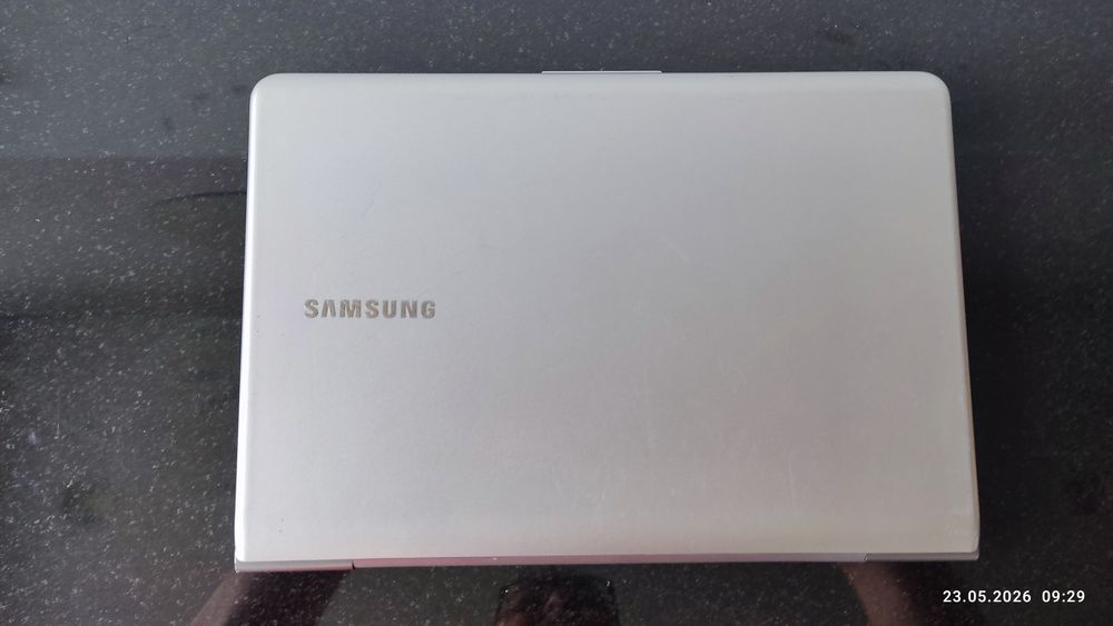 Laptop Samsung z dyskiem SSD 240 GB