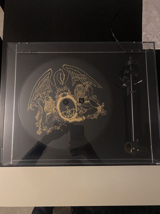 Gira discos Rega edição númerada dos Queen