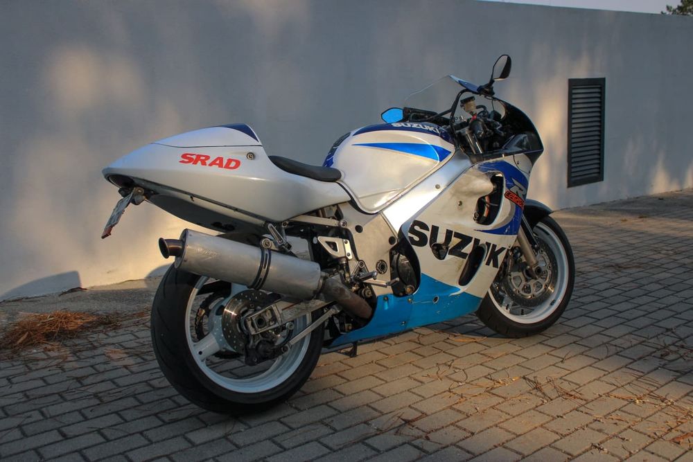 SUZUKI GSXR 600 SRAD ( 25kw de livrete )