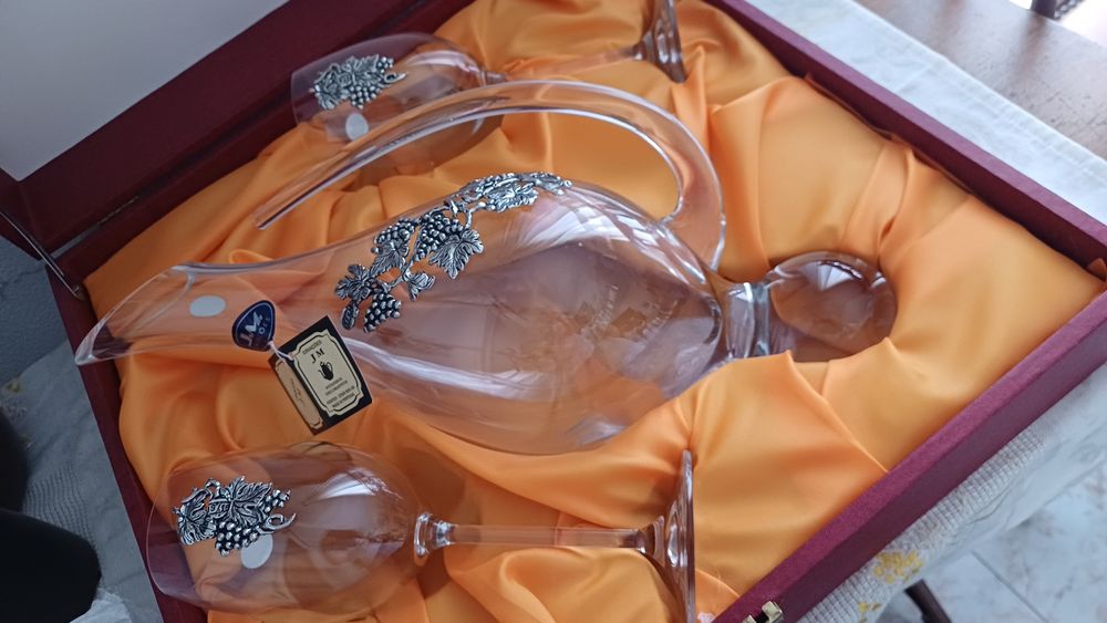 Decanter ou garrafa para vinho e copos