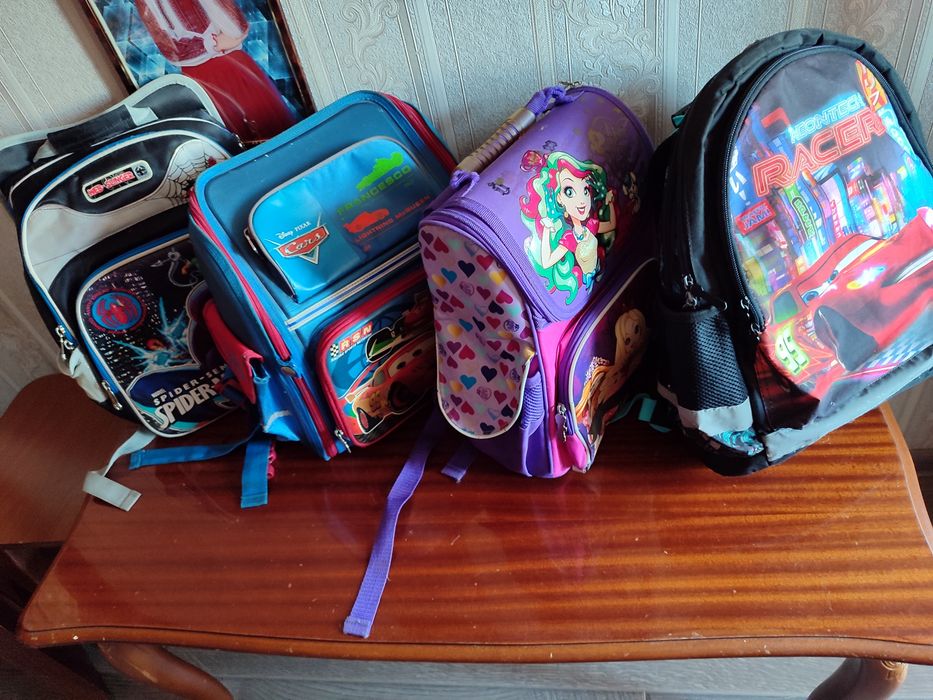 Рюкзаки шкільні 1-4 класс