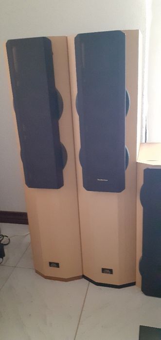 Amplificador  com 5 colunas technics