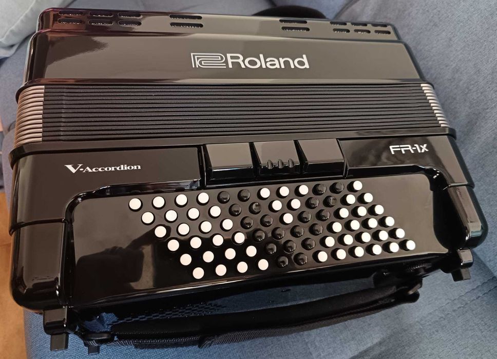 Acordeão Roland FR-1X