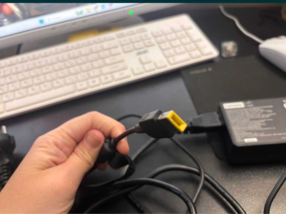 Блок живлення для ноутбуків lenovo w135