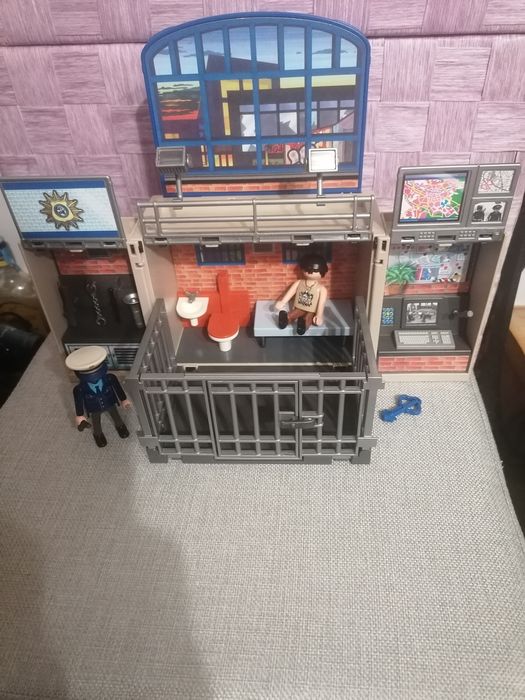 Prisão playmobil, fecha se como uma caixa