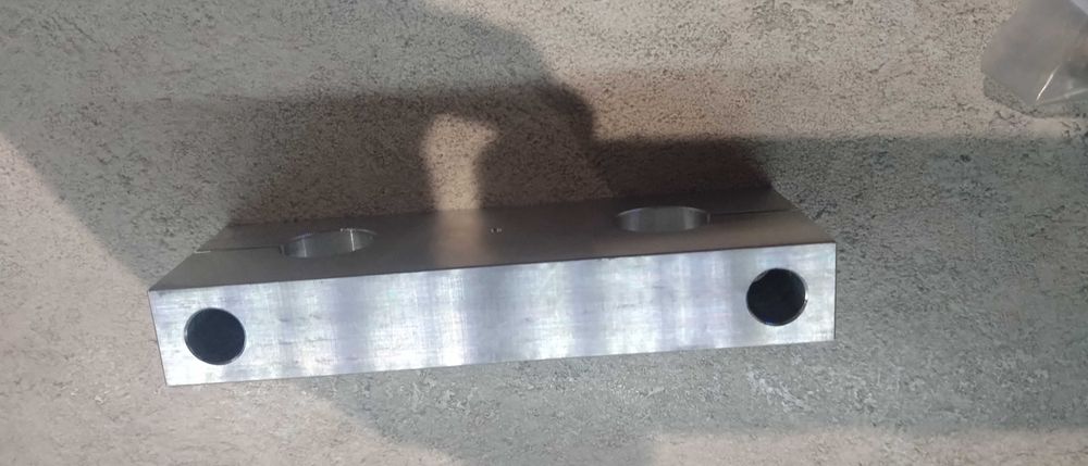 Zacisk SKF LEAS 25 A  B Jednostka wspornika wału.