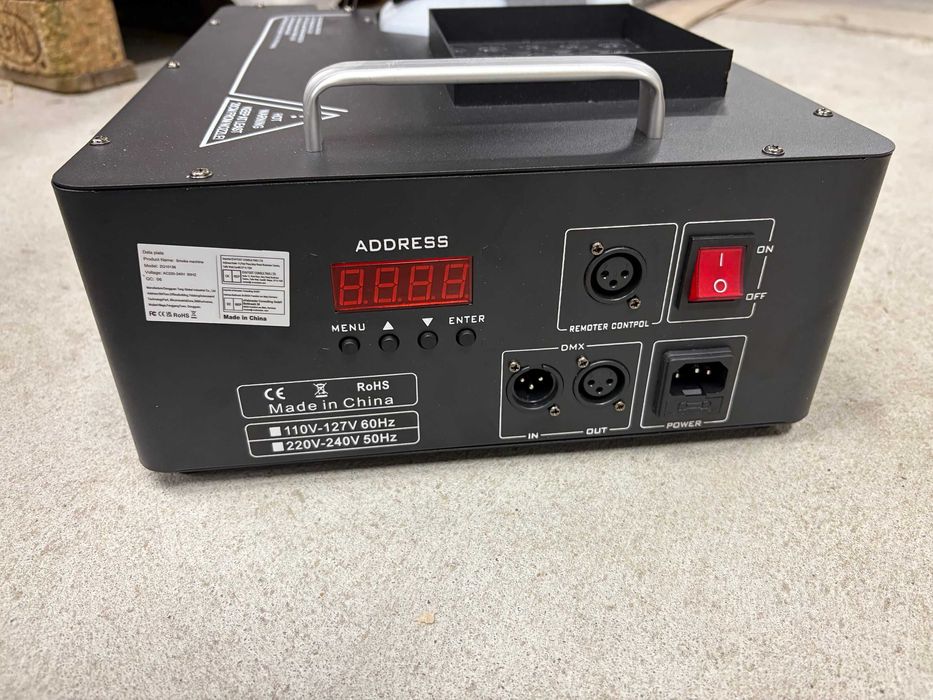 PIONOWA Maszyna do dymu 1800W LED RGB + PILOT ZQ10138 Uking