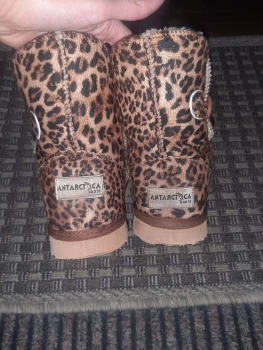 Зимові дитячі угі на дівчинку