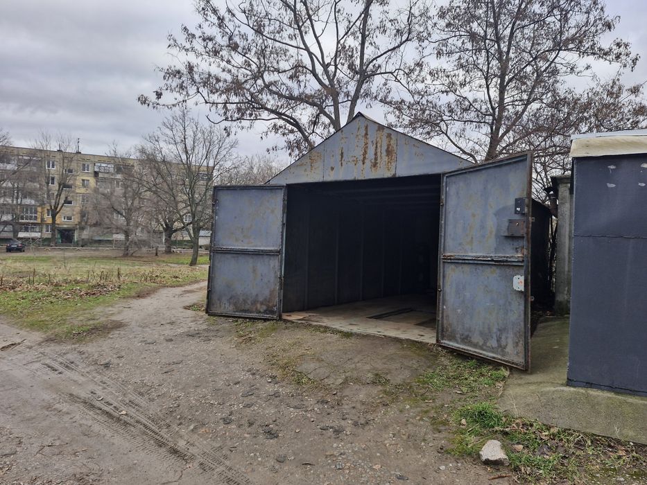 Продам гараж возле Астории 9