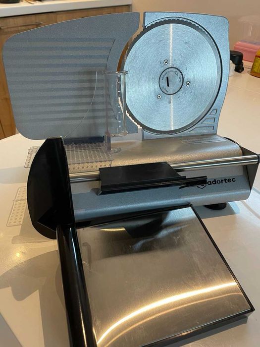 Elektryczna krajalnica Adortec – prawie nowa, użyta tylko 3 razy
