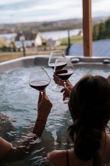 Domek na Kaszubach / JACUZZI - czynne calą dobę !!! balia / sauna z widokiem na jezioro. Sylwester !!!
