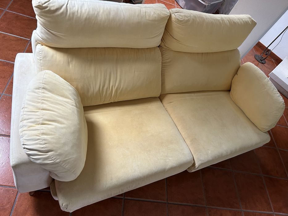 Sofá com encosto inclinável