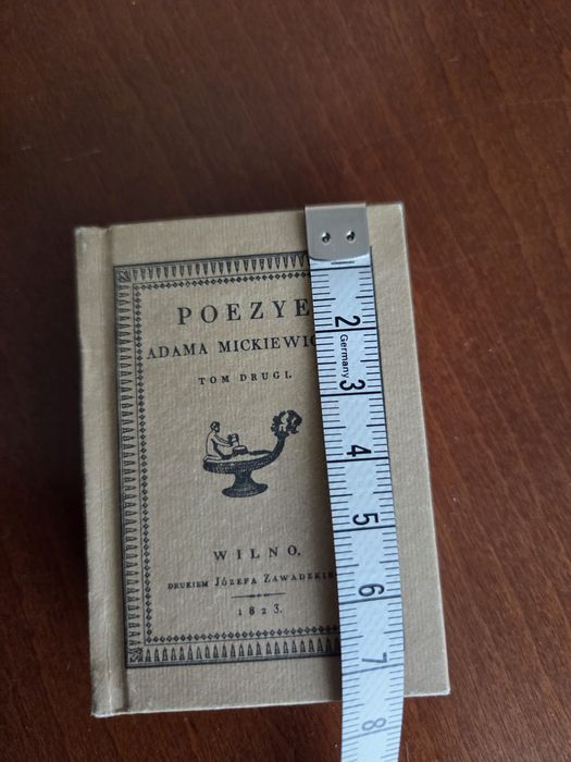 Kolekcja 41  miniaturowych książek z lat 80-tych XX w