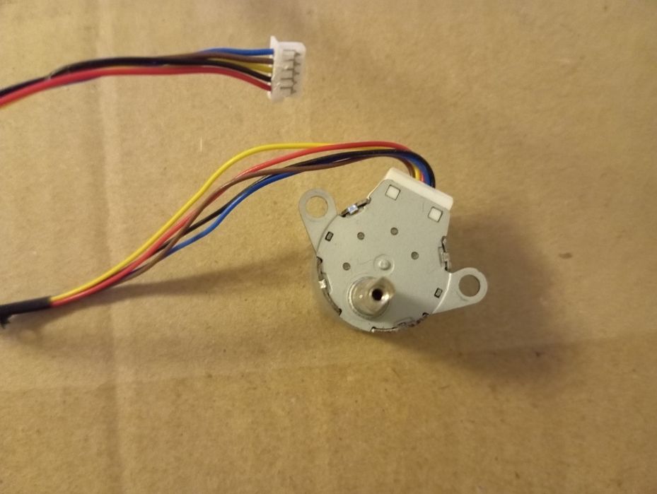 Двигун кроковий .