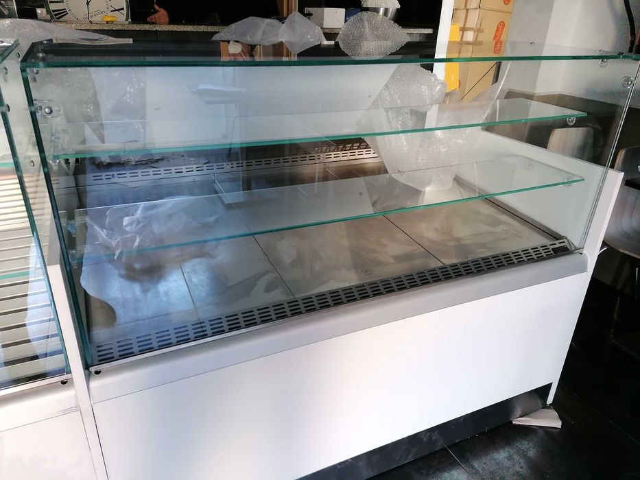 Vitrine refrigerada pastelaria, padaria, cafe