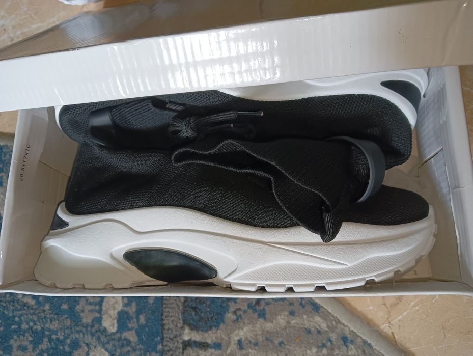 Nowe buty botki skarpetkowe