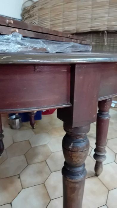 Mesa antiga estilo romântico