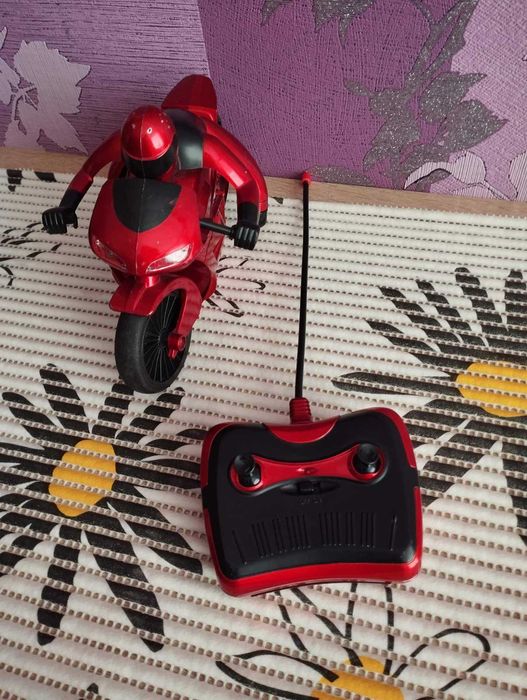 Гоночний мотоцикл на дистанційному керовані